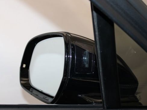 Used 2023 Bentley Bentayga Extended Wheelbase image 36