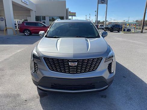 Used 2023 Cadillac XT4 Premium Luxury image 2