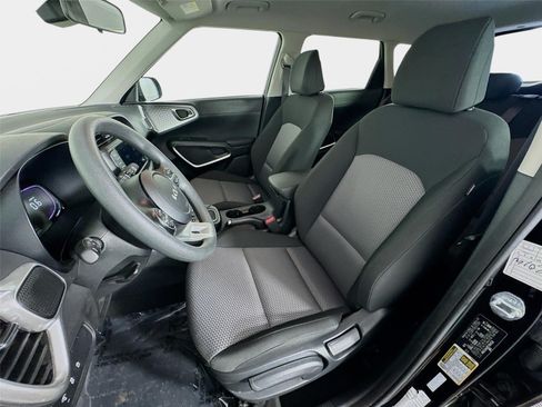 Certified 2025 Kia Soul LX w/ LX Technology Package FWD image 11