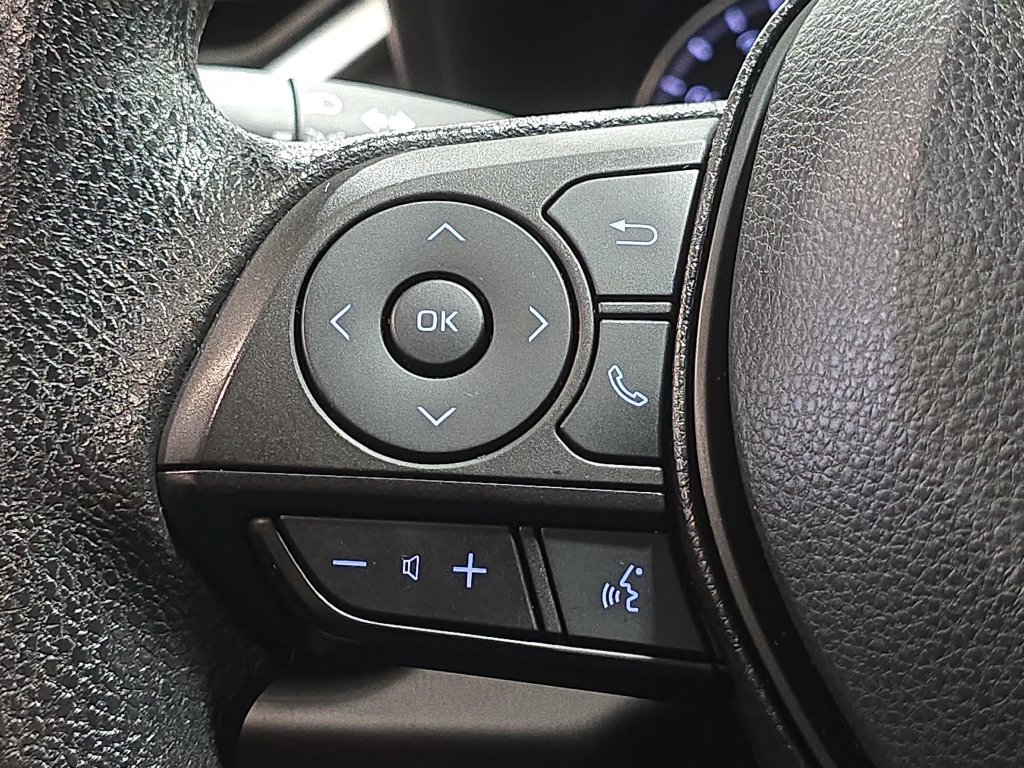 Used 2022 Toyota RAV4 XLE w/ Convenience Package FWD image 13