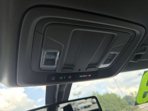 Used 2019 Chevrolet Silverado 1500 Custom w/ Custom Max Trailering Package AWD/4WD image 5