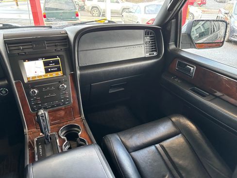 Used 2016 Lincoln Navigator L Select image 11