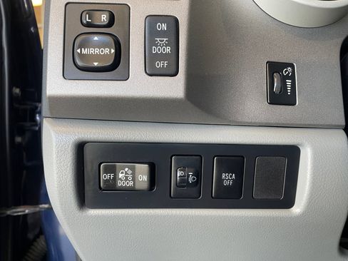 Used 2010 Toyota Tundra 4x4 Double Cab image 28