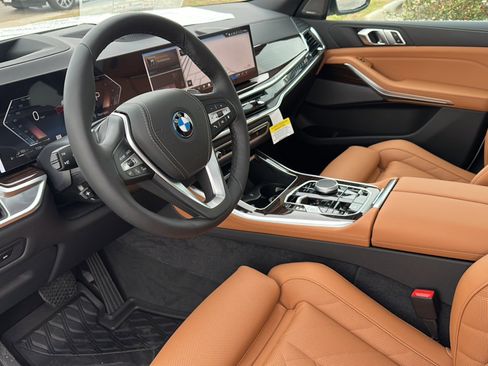 New 2026 BMW X5 xDrive50e w/ Premium Package image 9