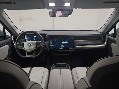 Used 2025 Rivian R1S Adventure AWD/4WD image 27