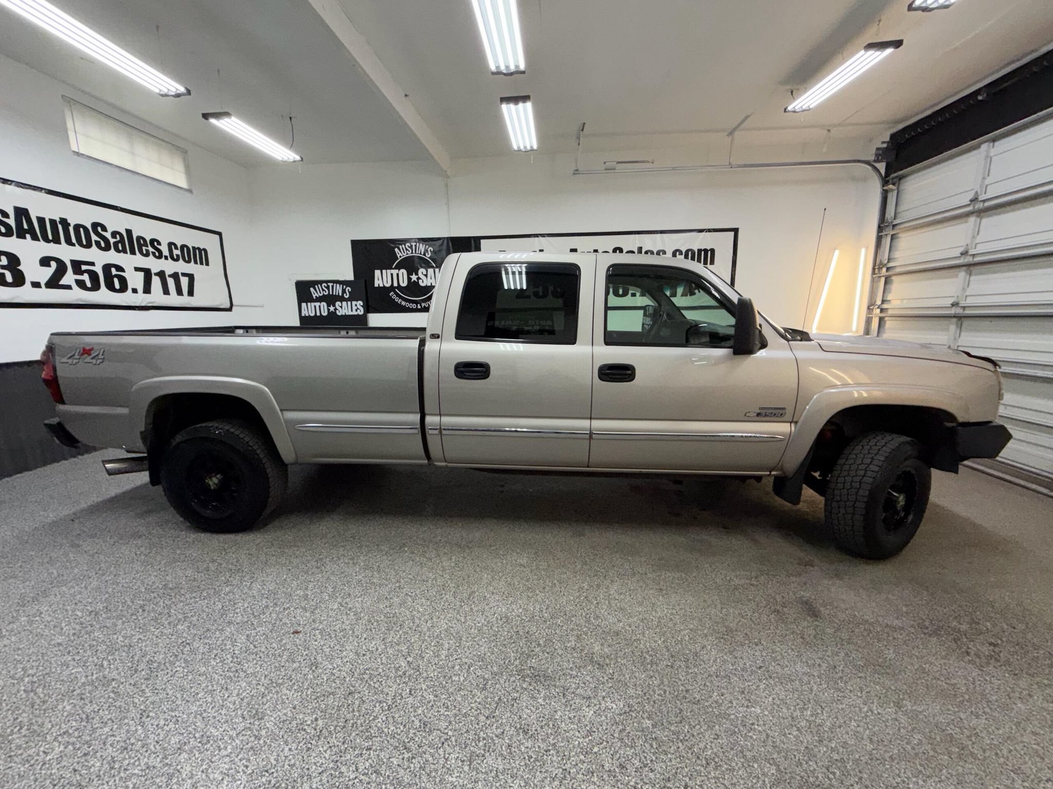 Used 2007 Chevrolet Silverado 3500 LT w/ Heavy-Duty Power Package AWD/4WD image 2