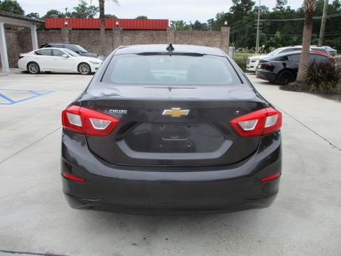 Used 2017 Chevrolet Cruze LT w/ Convenience Package FWD image 5