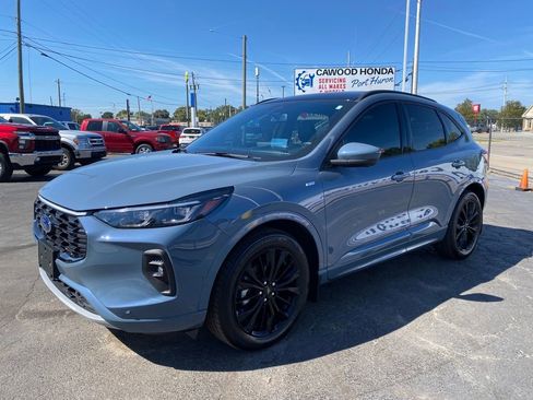 Used 2024 Ford Escape ST-Line Elite w/ Premium Technology Package image 8