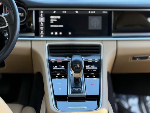 Used 2020 Porsche Panamera image 48