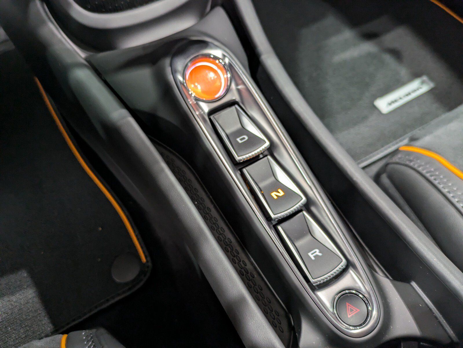 Used 2025 McLaren Artura RWD image 16