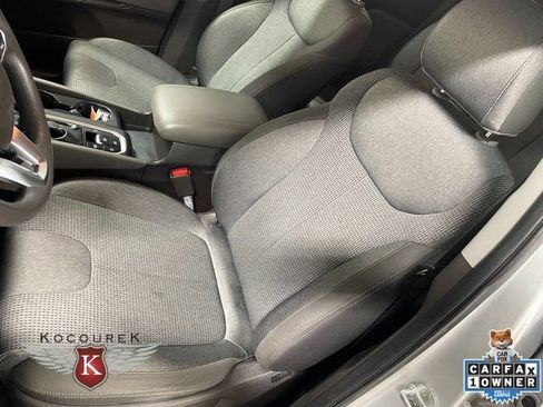 Used 2019 Hyundai Santa Fe SEL image 13