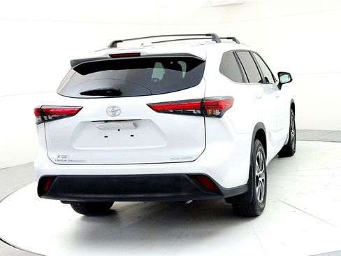 Certified 2023 Toyota Highlander XLE image 5