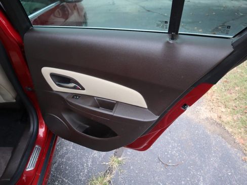 Used 2014 Chevrolet Cruze Diesel w/ Enhanced Safety Package image 14