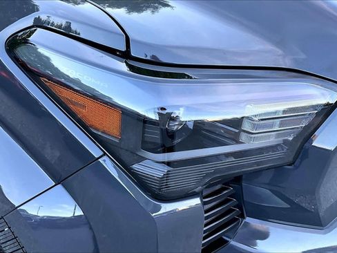 Certified 2024 Toyota Tacoma SR5 AWD/4WD image 25