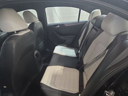 Used 2016 Volkswagen Jetta Sport image 11