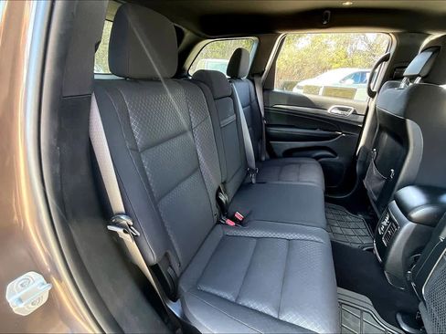 Used 2021 Jeep Grand Cherokee Laredo image 18