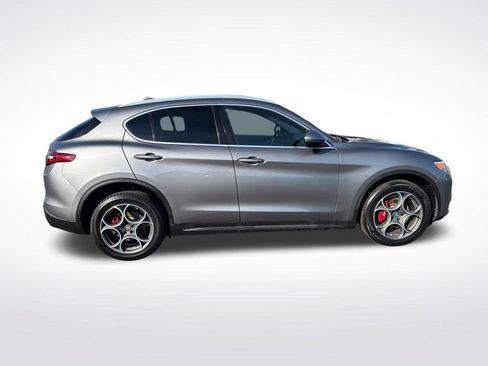 Used 2018 Alfa Romeo Stelvio AWD image 6