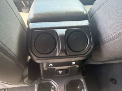 Used 2022 Jeep Wrangler Unlimited Sahara w/ LED Lighting Group AWD/4WD image 19