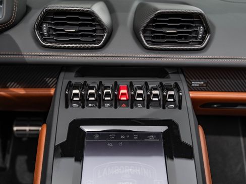 Used 2024 Lamborghini Huracan EVO image 20