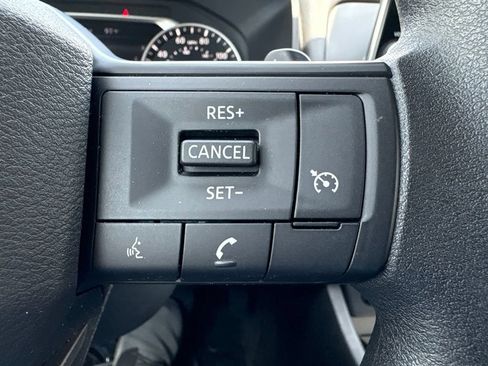 Used 2025 Nissan Rogue S FWD image 18