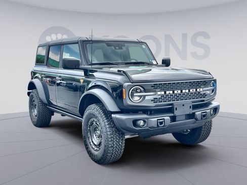 New 2025 Ford Bronco Badlands w/ Sasquatch Package AWD/4WD image 2