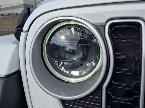 Used 2025 Jeep Wrangler Unlimited Sahara w/ Safety Group image 9