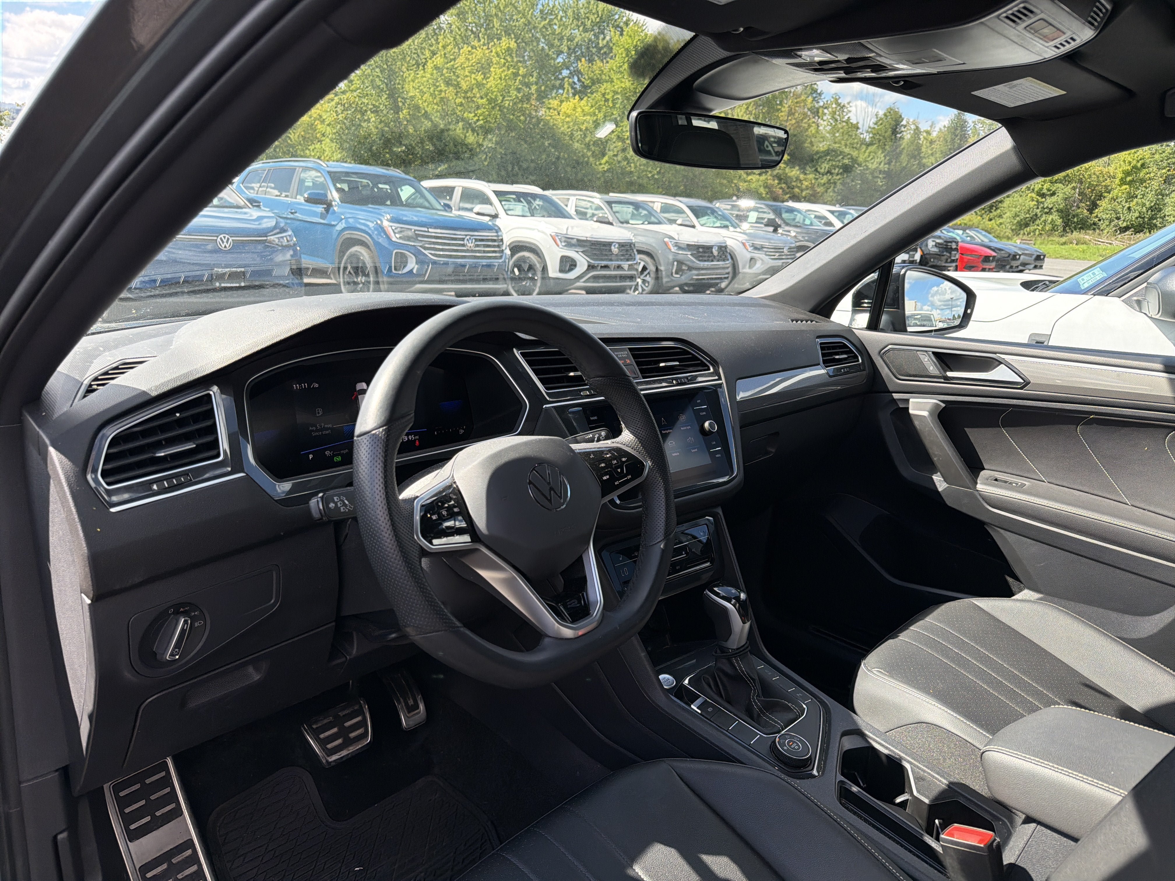 Used 2024 Volkswagen Tiguan SE R-Line AWD/4WD image 9