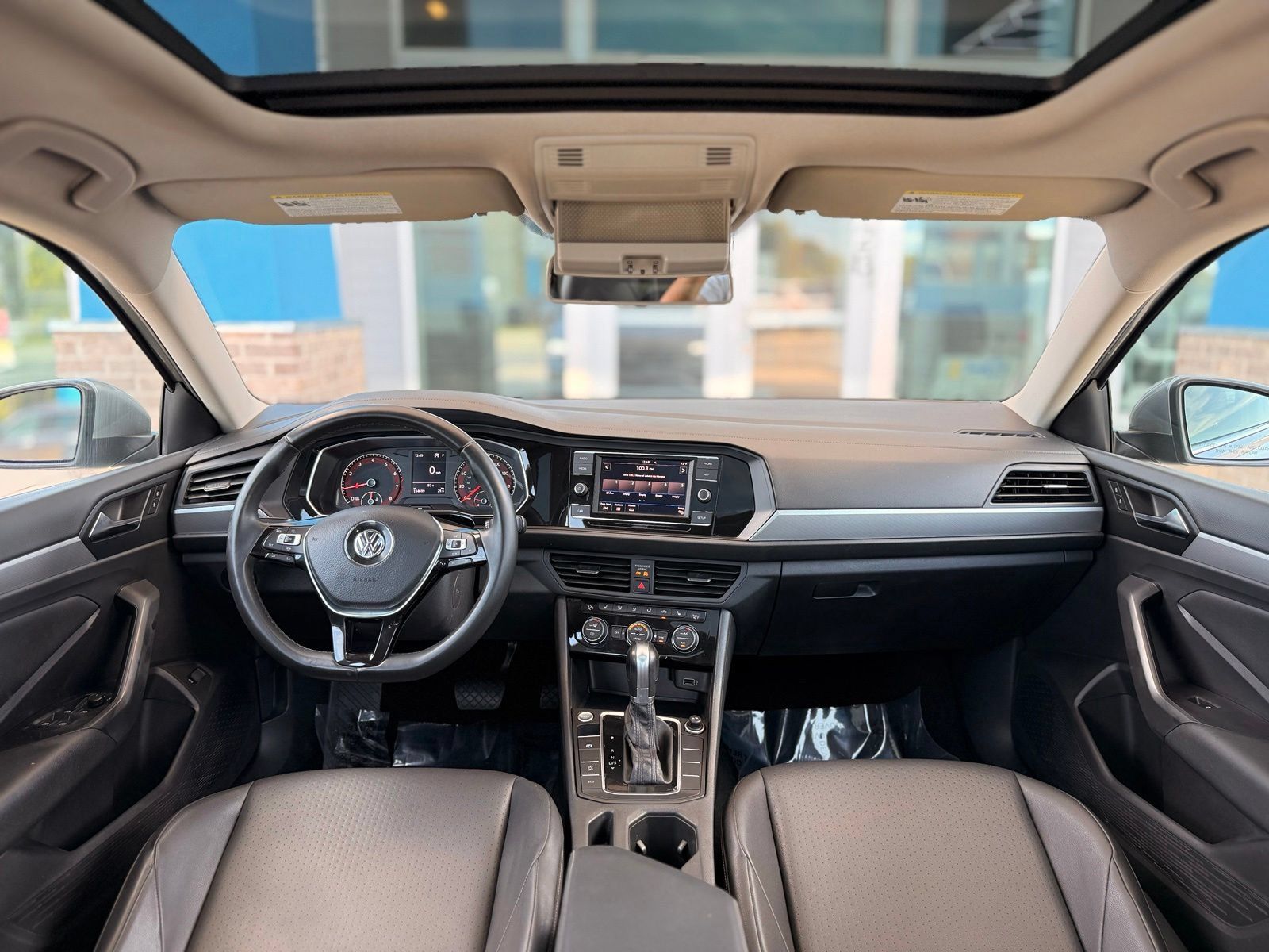 Used 2019 Volkswagen Jetta SE FWD image 2