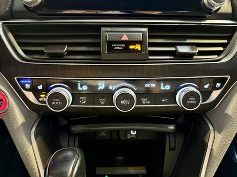 Used 2018 Honda Accord Touring image 21