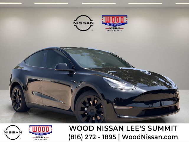 Used 2022 Tesla Model Y Long Range AWD/4WD image 1