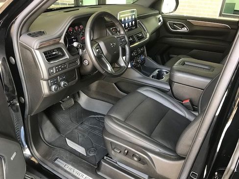 Used 2021 Chevrolet Tahoe Z71 w/ Luxury Package AWD/4WD image 5