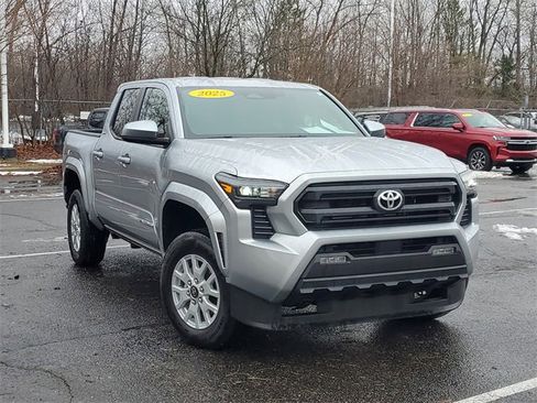 Used 2025 Toyota Tacoma SR5 image 31