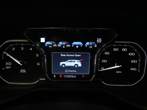 Used 2021 GMC Yukon Denali w/ Denali Premium Package AWD/4WD image 2