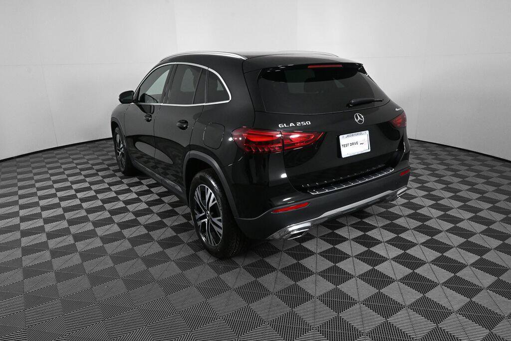 Certified 2026 Mercedes-Benz GLA 250 4MATIC image 4
