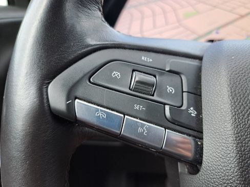 Used 2025 Cadillac XT4 Premium Luxury FWD image 15