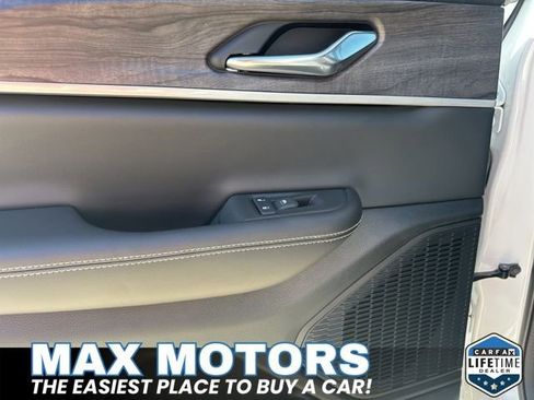 Used 2024 Jeep Grand Cherokee Limited w/ Luxury Tech Group II AWD/4WD image 35