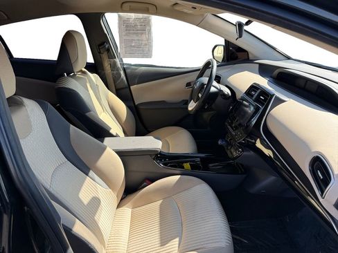 Used 2017 Toyota Prius Three image 17