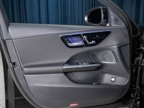 Used 2025 Mercedes-Benz C 300 Sedan image 11