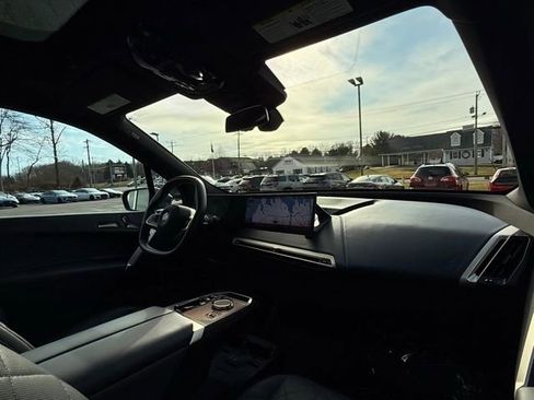 Used 2022 BMW iX xDrive50 w/ Premium Package image 25