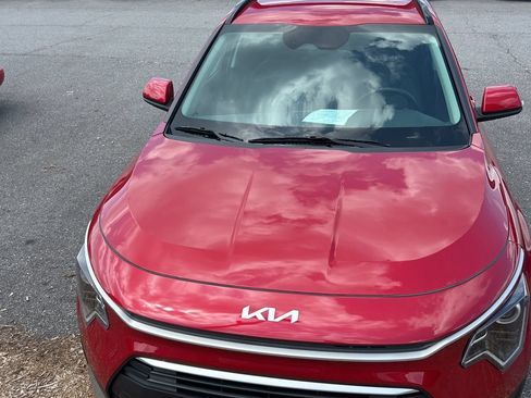 Certified 2025 Kia Niro EX FWD image 18
