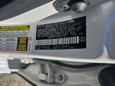 Used 2021 Lexus ES 300h w/ Premium Package image 35