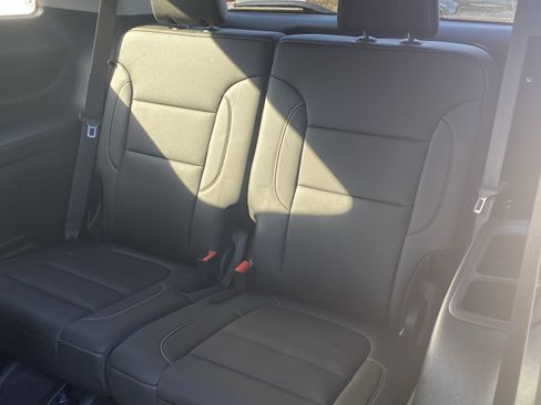 Used 2023 GMC Acadia SLT w/ Technology Package image 26