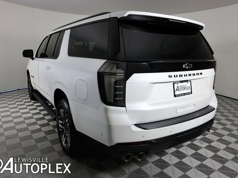 Used 2025 Chevrolet Suburban Z71 w/ Comfort Package image 9