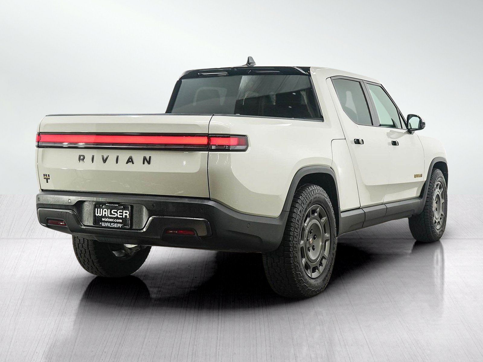 Used 2025 Rivian R1T Adventure Tri AWD/4WD image 5