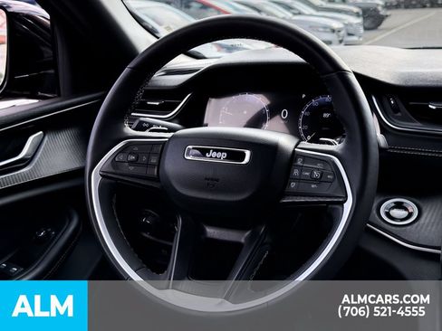Used 2025 Jeep Grand Cherokee Altitude AWD/4WD image 24