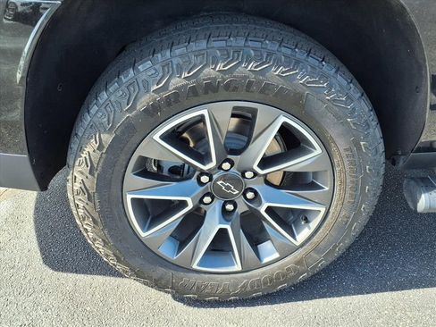 Used 2023 Chevrolet Suburban Z71 w/ Luxury Package AWD/4WD image 22