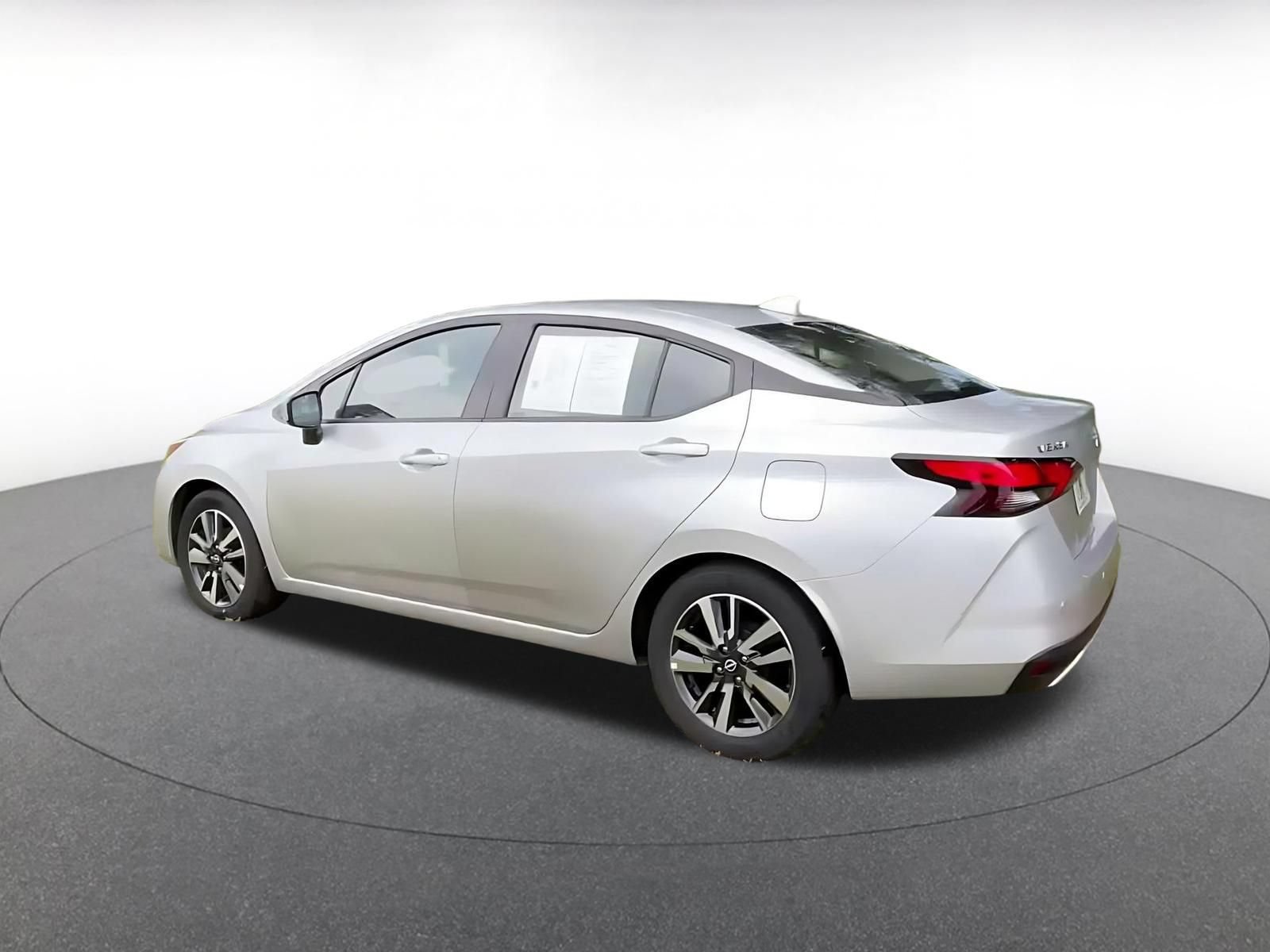 Used 2025 Nissan Versa SV FWD image 9