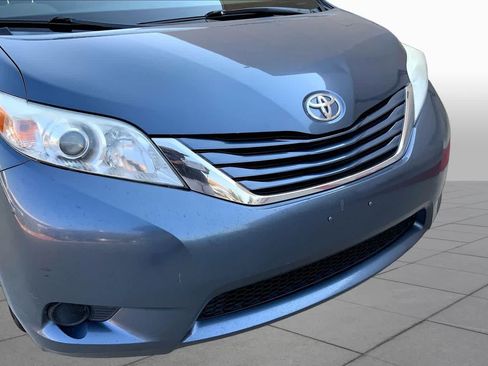Used 2015 Toyota Sienna LE AWD/4WD image 32