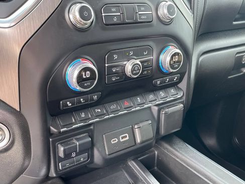 Used 2022 GMC Sierra 2500 Denali w/ Denali Ultimate Package AWD/4WD image 18
