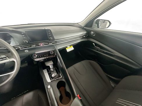 Used 2021 Hyundai Elantra SEL image 11